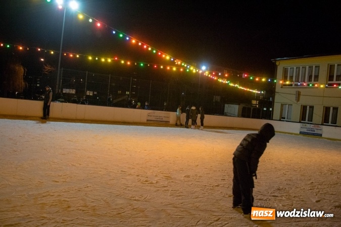 Zdjęcie w galerii na portalu naszwodzislaw.com: Wodzisław: lodowisko miejskie już czynne  wiadomości z regionu