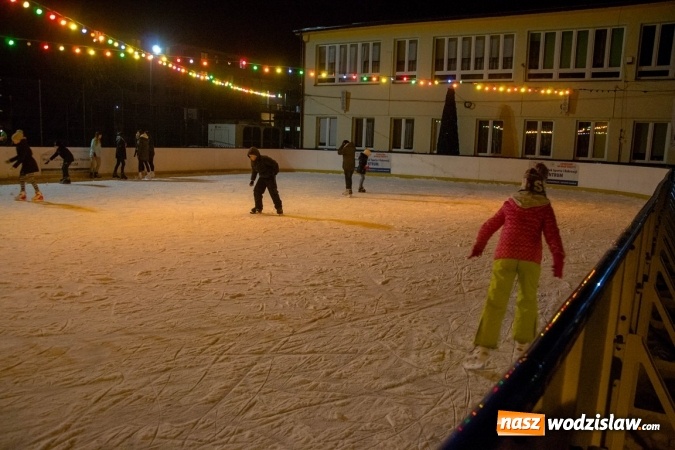 Zdjęcie w galerii na portalu naszwodzislaw.com: Wodzisław: lodowisko miejskie już czynne  wiadomości z regionu