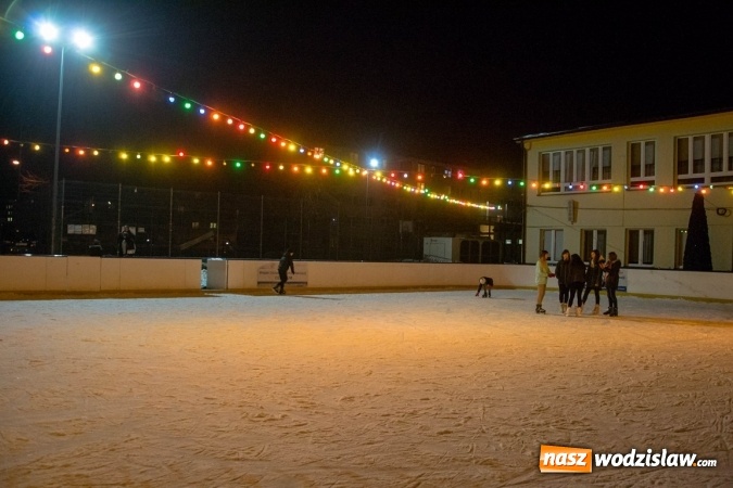 Zdjęcie w galerii na portalu naszwodzislaw.com: Wodzisław: lodowisko miejskie już czynne  wiadomości z regionu