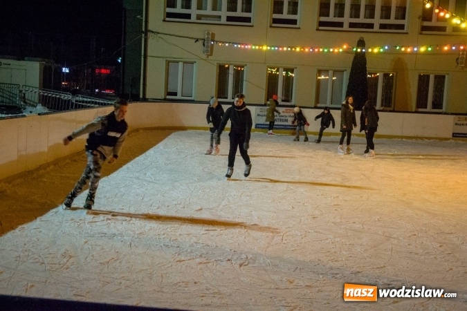 Zdjęcie w galerii na portalu naszwodzislaw.com: Wodzisław: lodowisko miejskie już czynne  wiadomości z regionu