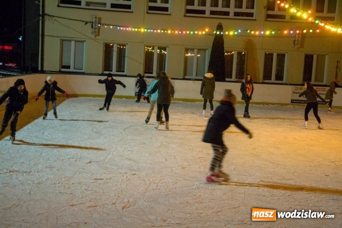 Zdjęcie w galerii na portalu naszwodzislaw.com: Wodzisław: lodowisko miejskie już czynne  wiadomości z regionu