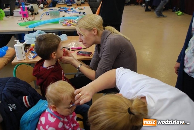 Zdjęcie w galerii na portalu naszwodzislaw.com: Barbórkowe zwiedzanie sztolni. Setki mieszkańców przewinęło się przez PCKZiU wiadomości z regionu