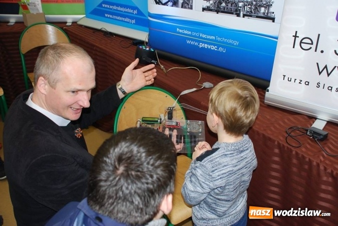 Zdjęcie w galerii na portalu naszwodzislaw.com: Barbórkowe zwiedzanie sztolni. Setki mieszkańców przewinęło się przez PCKZiU wiadomości z regionu