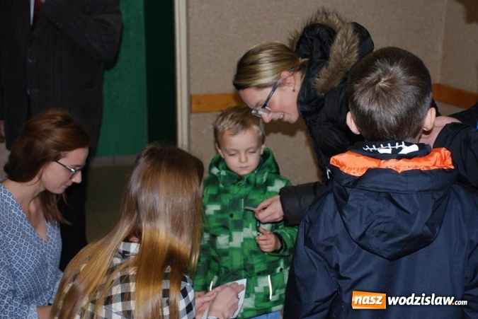 Zdjęcie w galerii na portalu naszwodzislaw.com: Barbórkowe zwiedzanie sztolni. Setki mieszkańców przewinęło się przez PCKZiU wiadomości z regionu