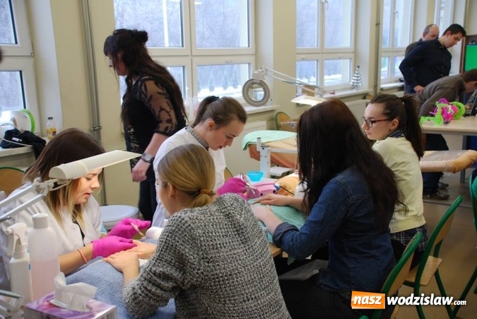 Zdjęcie w galerii na portalu naszwodzislaw.com: Barbórkowe zwiedzanie sztolni. Setki mieszkańców przewinęło się przez PCKZiU wiadomości z regionu