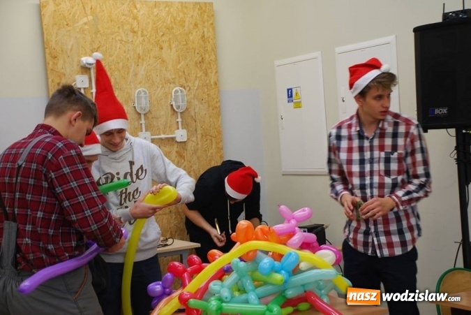 Zdjęcie w galerii na portalu naszwodzislaw.com: Barbórkowe zwiedzanie sztolni. Setki mieszkańców przewinęło się przez PCKZiU wiadomości z regionu