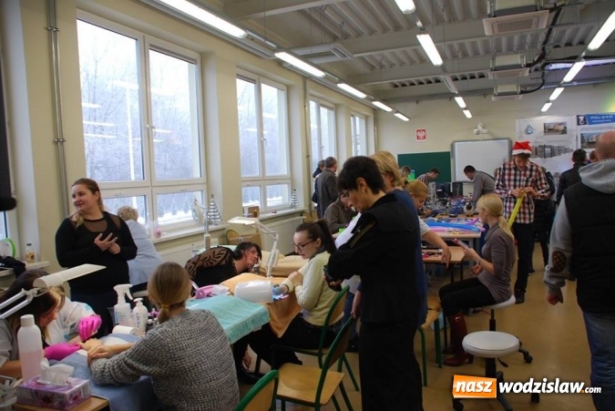 Zdjęcie w galerii na portalu naszwodzislaw.com: Barbórkowe zwiedzanie sztolni. Setki mieszkańców przewinęło się przez PCKZiU wiadomości z regionu