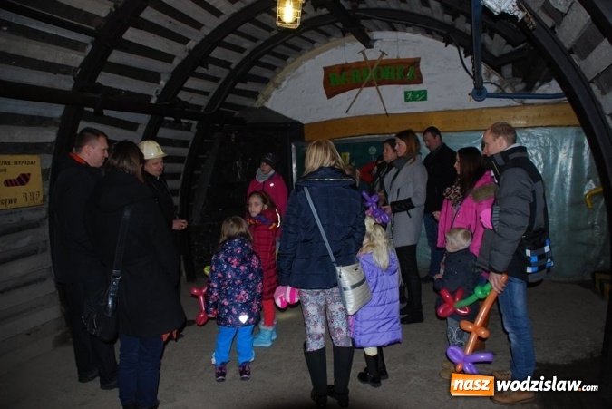 Zdjęcie w galerii na portalu naszwodzislaw.com: Barbórkowe zwiedzanie sztolni. Setki mieszkańców przewinęło się przez PCKZiU wiadomości z regionu