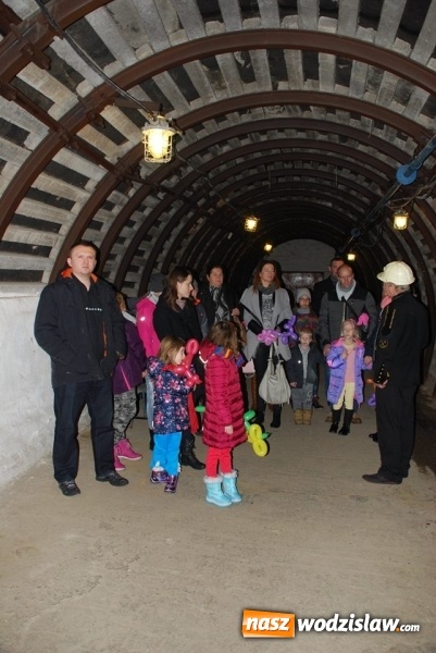 Zdjęcie w galerii na portalu naszwodzislaw.com: Barbórkowe zwiedzanie sztolni. Setki mieszkańców przewinęło się przez PCKZiU wiadomości z regionu
