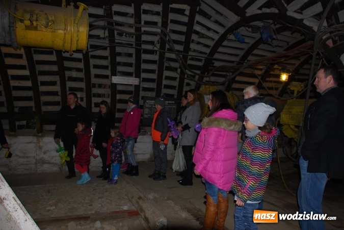 Zdjęcie w galerii na portalu naszwodzislaw.com: Barbórkowe zwiedzanie sztolni. Setki mieszkańców przewinęło się przez PCKZiU wiadomości z regionu