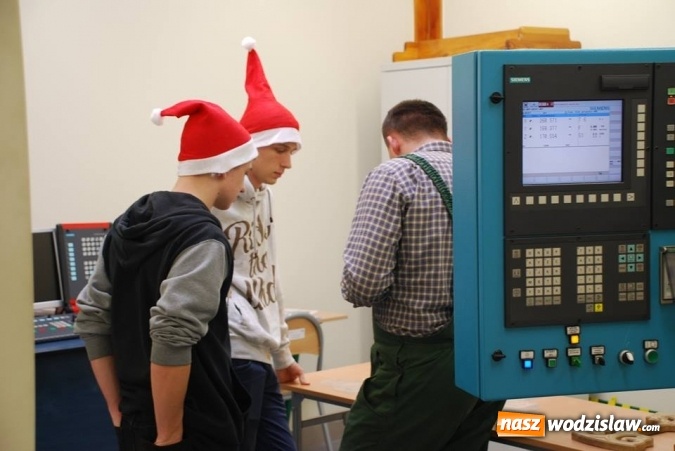 Zdjęcie w galerii na portalu naszwodzislaw.com: Barbórkowe zwiedzanie sztolni. Setki mieszkańców przewinęło się przez PCKZiU wiadomości z regionu