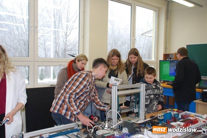 Zdjęcie w galerii na portalu naszwodzislaw.com: Barbórkowe zwiedzanie sztolni. Setki mieszkańców przewinęło się przez PCKZiU wiadomości z regionu