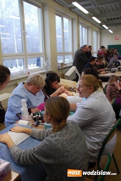 Zdjęcie w galerii na portalu naszwodzislaw.com: Barbórkowe zwiedzanie sztolni. Setki mieszkańców przewinęło się przez PCKZiU wiadomości z regionu