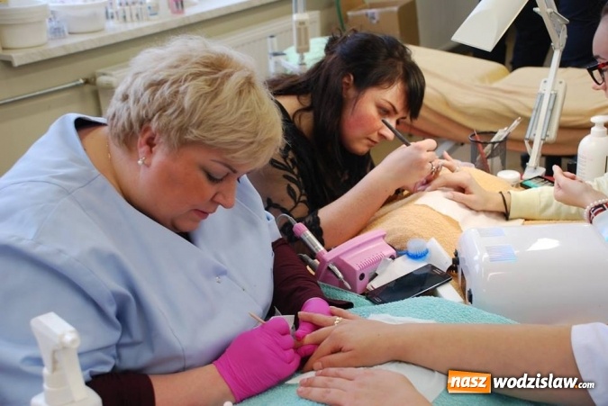 Zdjęcie w galerii na portalu naszwodzislaw.com: Barbórkowe zwiedzanie sztolni. Setki mieszkańców przewinęło się przez PCKZiU wiadomości z regionu