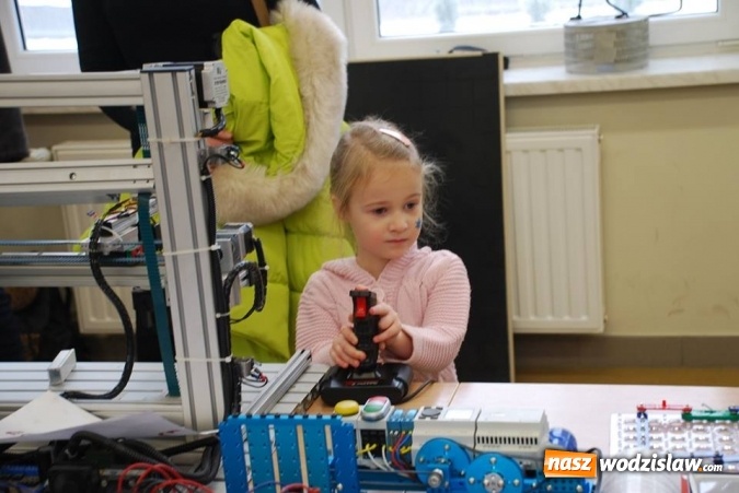 Zdjęcie w galerii na portalu naszwodzislaw.com: Barbórkowe zwiedzanie sztolni. Setki mieszkańców przewinęło się przez PCKZiU wiadomości z regionu