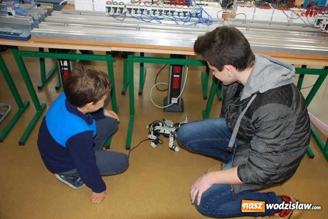 Zdjęcie w galerii na portalu naszwodzislaw.com: Barbórkowe zwiedzanie sztolni. Setki mieszkańców przewinęło się przez PCKZiU wiadomości z regionu