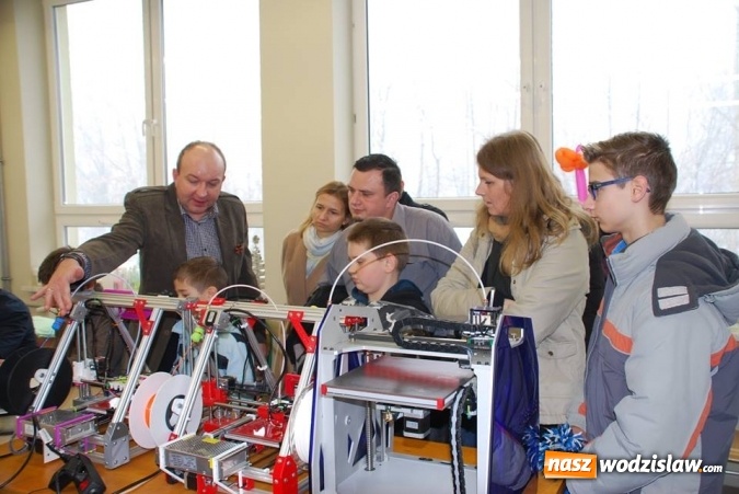 Zdjęcie w galerii na portalu naszwodzislaw.com: Barbórkowe zwiedzanie sztolni. Setki mieszkańców przewinęło się przez PCKZiU wiadomości z regionu