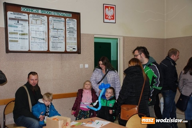 Zdjęcie w galerii na portalu naszwodzislaw.com: Barbórkowe zwiedzanie sztolni. Setki mieszkańców przewinęło się przez PCKZiU wiadomości z regionu