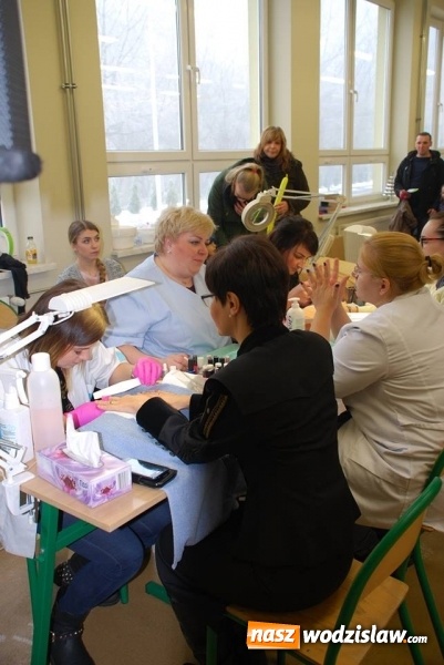 Zdjęcie w galerii na portalu naszwodzislaw.com: Barbórkowe zwiedzanie sztolni. Setki mieszkańców przewinęło się przez PCKZiU wiadomości z regionu