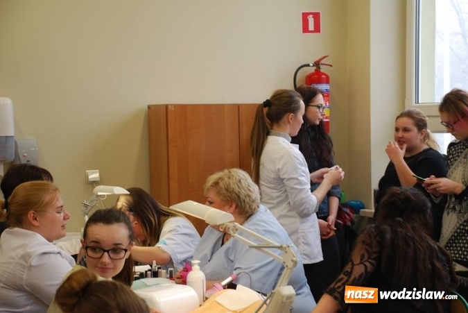 Zdjęcie w galerii na portalu naszwodzislaw.com: Barbórkowe zwiedzanie sztolni. Setki mieszkańców przewinęło się przez PCKZiU wiadomości z regionu