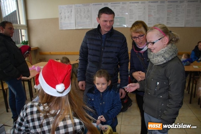 Zdjęcie w galerii na portalu naszwodzislaw.com: Barbórkowe zwiedzanie sztolni. Setki mieszkańców przewinęło się przez PCKZiU wiadomości z regionu