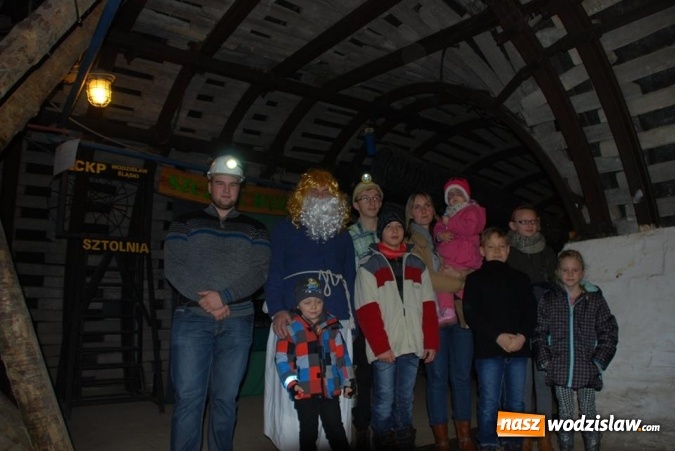 Zdjęcie w galerii na portalu naszwodzislaw.com: Barbórkowe zwiedzanie sztolni. Setki mieszkańców przewinęło się przez PCKZiU wiadomości z regionu
