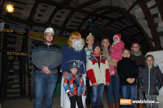 Zdjęcie w galerii na portalu naszwodzislaw.com: Barbórkowe zwiedzanie sztolni. Setki mieszkańców przewinęło się przez PCKZiU wiadomości z regionu