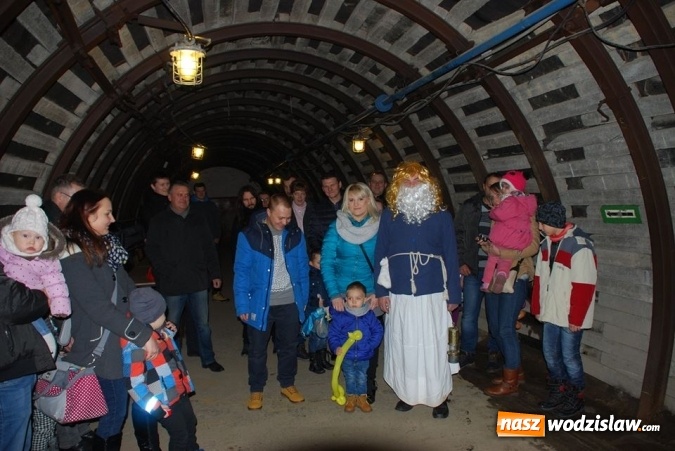 Zdjęcie w galerii na portalu naszwodzislaw.com: Barbórkowe zwiedzanie sztolni. Setki mieszkańców przewinęło się przez PCKZiU wiadomości z regionu