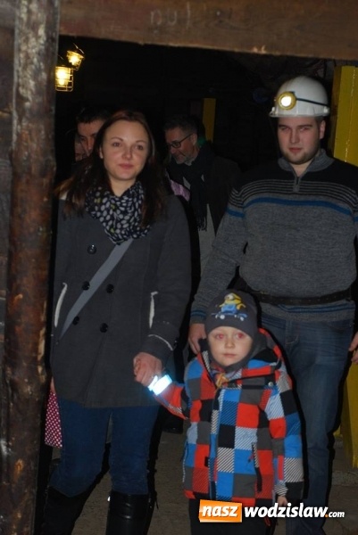 Zdjęcie w galerii na portalu naszwodzislaw.com: Barbórkowe zwiedzanie sztolni. Setki mieszkańców przewinęło się przez PCKZiU wiadomości z regionu