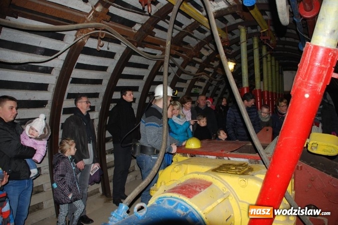 Zdjęcie w galerii na portalu naszwodzislaw.com: Barbórkowe zwiedzanie sztolni. Setki mieszkańców przewinęło się przez PCKZiU wiadomości z regionu