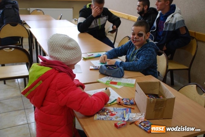 Zdjęcie w galerii na portalu naszwodzislaw.com: Barbórkowe zwiedzanie sztolni. Setki mieszkańców przewinęło się przez PCKZiU wiadomości z regionu