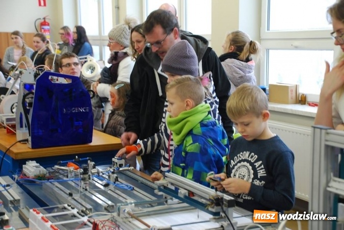 Zdjęcie w galerii na portalu naszwodzislaw.com: Barbórkowe zwiedzanie sztolni. Setki mieszkańców przewinęło się przez PCKZiU wiadomości z regionu