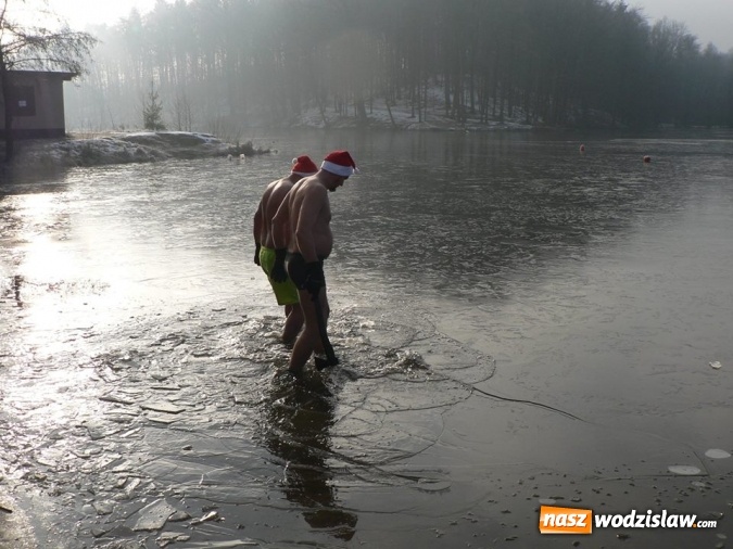 Zdjęcie w galerii na portalu naszwodzislaw.com: Morsowanie nad Balatonem wiadomości z regionu