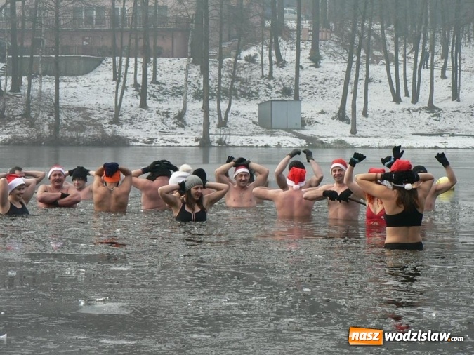 Zdjęcie w galerii na portalu naszwodzislaw.com: Morsowanie nad Balatonem wiadomości z regionu