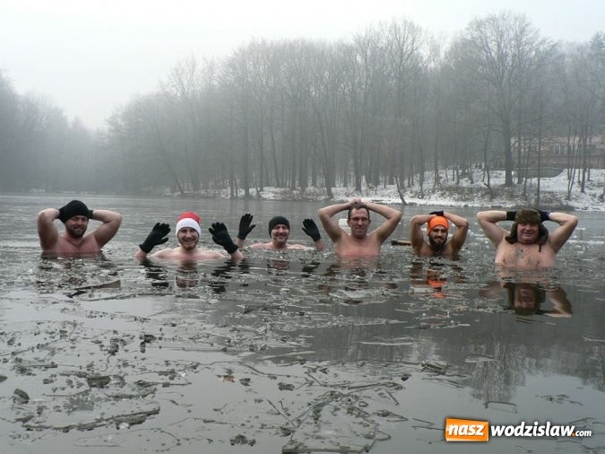 Zdjęcie w galerii na portalu naszwodzislaw.com: Morsowanie nad Balatonem wiadomości z regionu