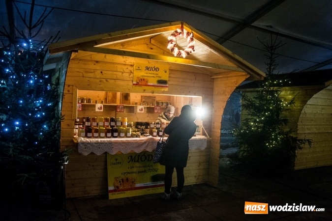 Zdjęcie w galerii na portalu naszwodzislaw.com: Wystartował Wodzisławski Jarmark Bożonarodzeniowy. Nie zabrakło Świętego Mikołaja wiadomości z regionu