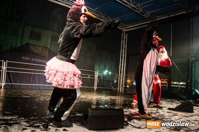 Zdjęcie w galerii na portalu naszwodzislaw.com: Wystartował Wodzisławski Jarmark Bożonarodzeniowy. Nie zabrakło Świętego Mikołaja wiadomości z regionu