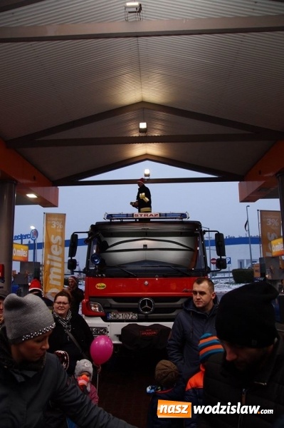 Zdjęcie w galerii na portalu naszwodzislaw.com: Święty Mikołaj zawitał na Statoil wiadomości z regionu