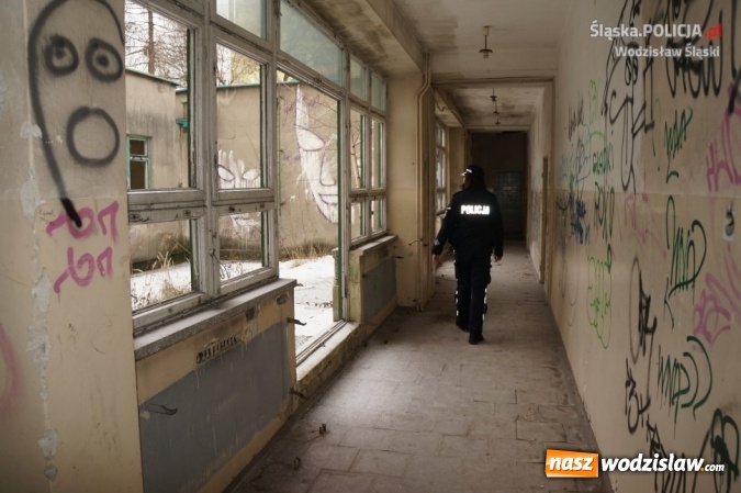 Zdjęcie w galerii na portalu naszwodzislaw.com: Mundurowi sprawdzają pustostany i pomagają osobom bezdomnym wiadomości z regionu