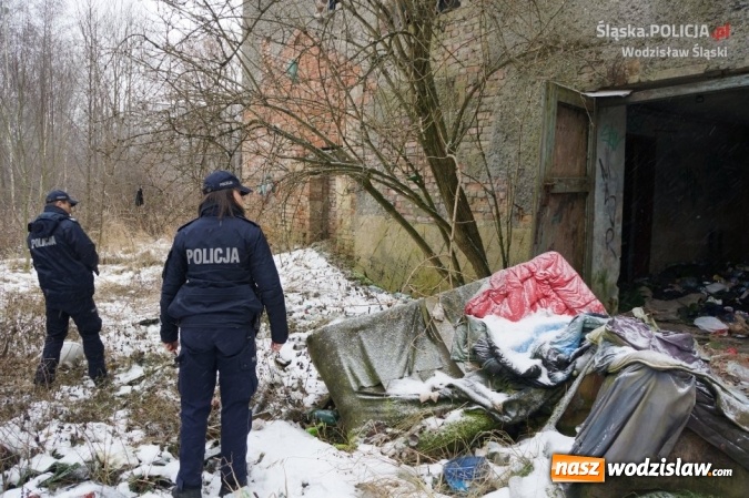 Zdjęcie w galerii na portalu naszwodzislaw.com: Mundurowi sprawdzają pustostany i pomagają osobom bezdomnym wiadomości z regionu