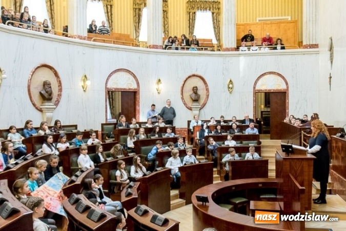 Zdjęcie w galerii na portalu naszwodzislaw.com: Finał akcji Skrzynka Marzeń. SP numer 2 w Pszowie wśród najlepszych!  wiadomości z regionu