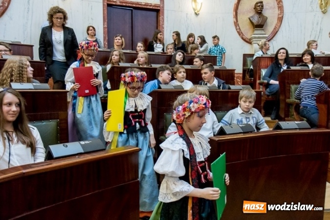 Zdjęcie w galerii na portalu naszwodzislaw.com: Finał akcji Skrzynka Marzeń. SP numer 2 w Pszowie wśród najlepszych!  wiadomości z regionu