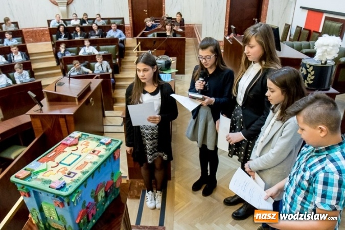 Zdjęcie w galerii na portalu naszwodzislaw.com: Finał akcji Skrzynka Marzeń. SP numer 2 w Pszowie wśród najlepszych!  wiadomości z regionu