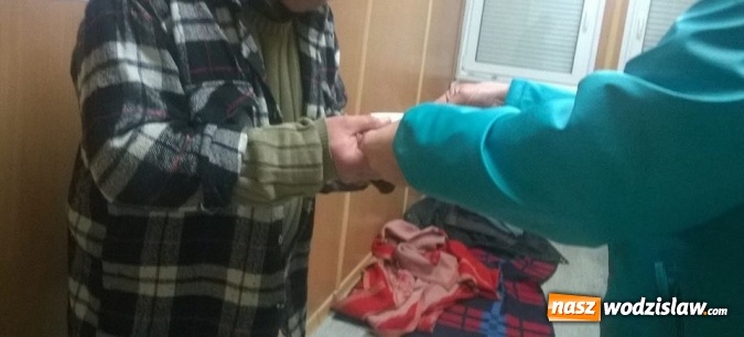 Zdjęcie w galerii na portalu naszwodzislaw.com: W dniu wolontariusza pomagali ze smakiem wiadomości z regionu