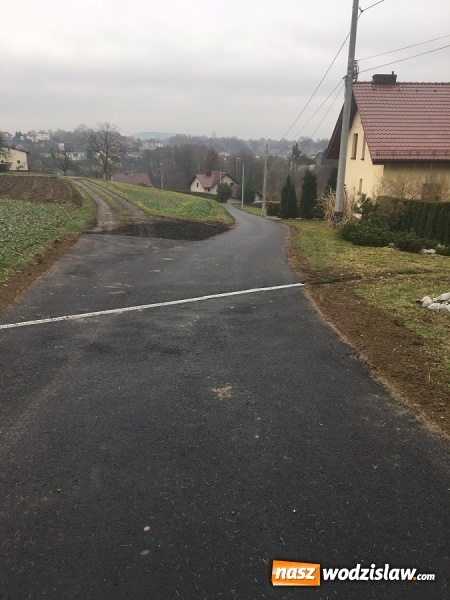 Zdjęcie w galerii na portalu naszwodzislaw.com: Gmina Mszana: Przed zimą zakończyły się remonty kilku kolejnych dr&oacute;g wiadomości z regionu