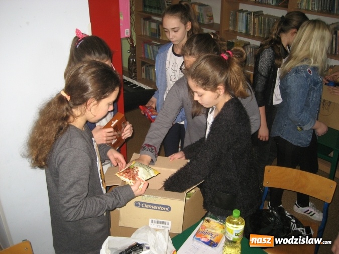 Zdjęcie w galerii na portalu naszwodzislaw.com: Miejska Rada Uczniowska przyłączyła się do tegorocznej edycji Szlachetnej Paczki wiadomości z regionu
