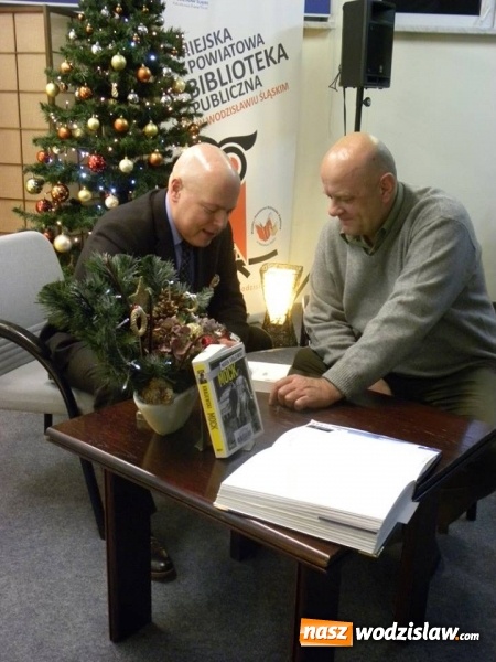 Zdjęcie w galerii na portalu naszwodzislaw.com: Marek Krajewski gościł w Wodzisławiu  wiadomości z regionu