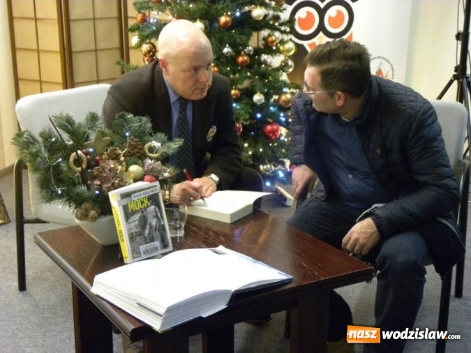 Zdjęcie w galerii na portalu naszwodzislaw.com: Marek Krajewski gościł w Wodzisławiu  wiadomości z regionu