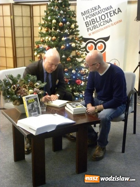 Zdjęcie w galerii na portalu naszwodzislaw.com: Marek Krajewski gościł w Wodzisławiu  wiadomości z regionu