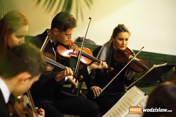Zdjęcie w galerii na portalu naszwodzislaw.com: Słowacka orkiestra smyczkowa wystąpiła w Czyżowicach  wiadomości z regionu